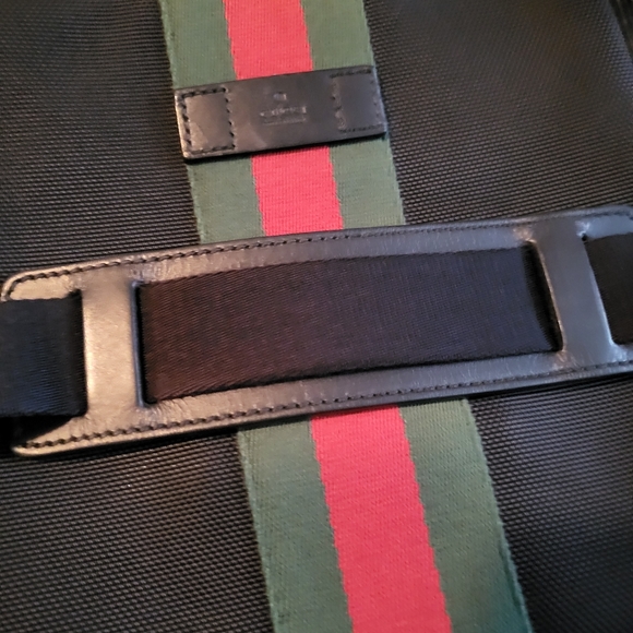 ❣️DELISTING SOON❣️GUCCI WEB CROSSBODY - Picture 1 of 5